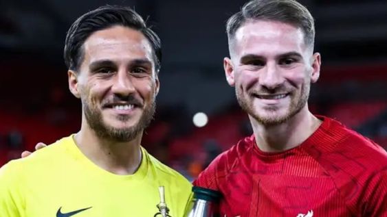 EL DUELO DE LOS HERMANOS MAC ALLISTER DEFINIRÁ, DE MANERA MOMENTÁNEA, EL LÍDER DEL GRUPO E DE LA EUROPA LEAGUE. / Gentilza.