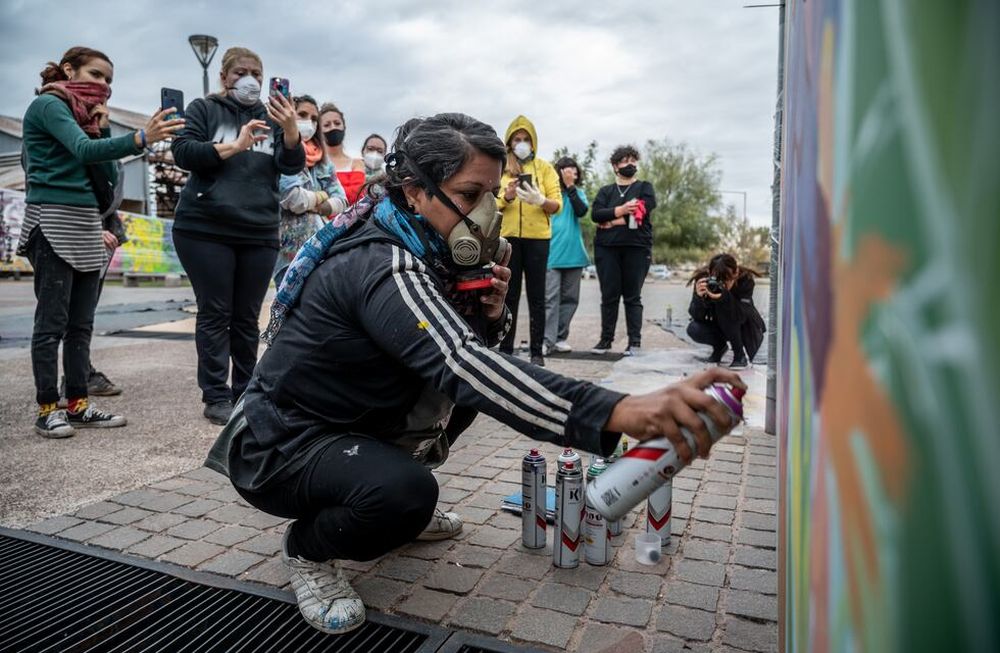 Exitoso “Primer Encuentro de Mujeres y Diversidades Muralistas” en la Nave Cultural