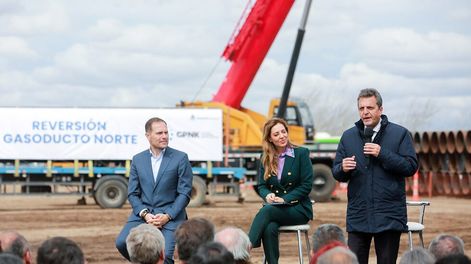 Los Andes | El ministro Sergio Massa, la secretaria Flavia Royon, y el presidente de Energía Argentina, Agustín Gerez anunciaron la licitación de una obra fundamental para que las provincias del Noroeste reciban el gas de Vaca Muerta. / Prensa Ministerio de Economía