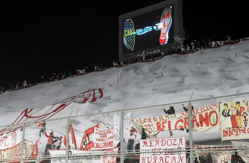 Que el fútbol vuelva a volar bajo