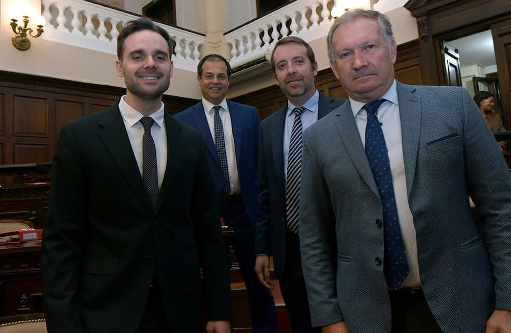 Ruptura del PRO con la coalición oficialista. Abarca a los senadores Rolando Baldasso (quien sería el nuevo presidente del bloque Pro), Germán Vicchi, Gabriel Pradines y Valentín González.Foto : Orlando Pelichotti
