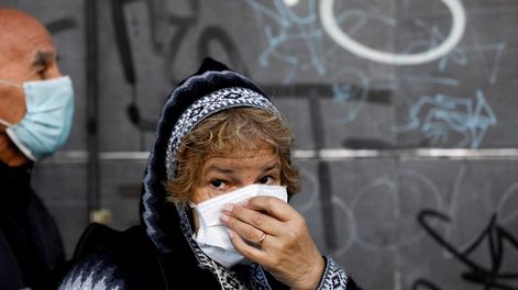 Argentina logró bajar nuevamente los contagios. AP