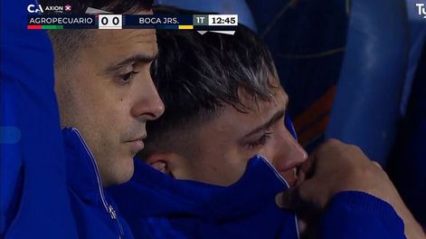 El Changuito Zeballos dejó la cancha con mucho dolor y entre lágrimas. Su recuperación demandará un buen tiempo. / TV