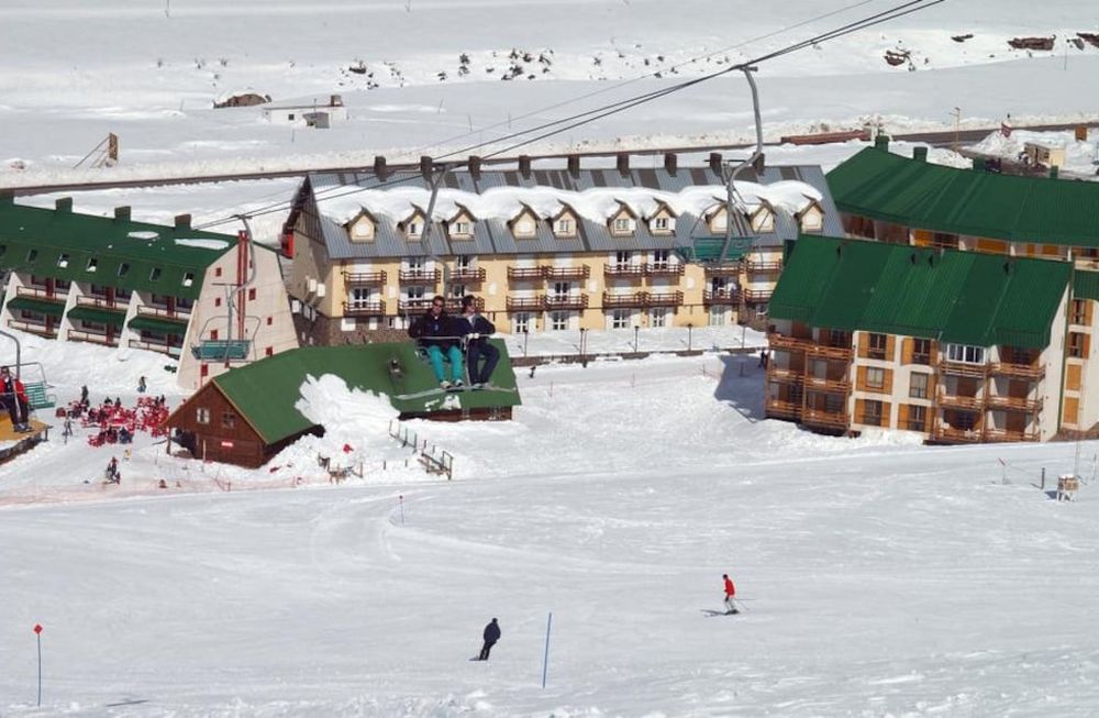 El centro de esquí de Los Penitentes hoy está en manos de la Provincia, tras la culminación de la antigua concesión de 35 años otorgada en 1978 por el gobierno de facto de Mendoza. El plazo fue prorrogado y luego dado por terminado en 2018.