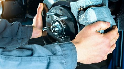 Cuánto cobra un mecánico por cambiar pastillas y discos de freno antes de vender un auto