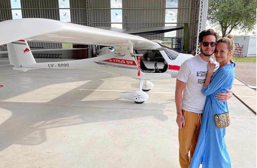 La escapada romántica en avioneta de Emanuel Ortega y Julieta Prandi