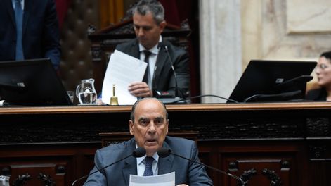 Francos dijo que se orquestó operación política con los audios por presuntas coimas y anunció una auditoría.