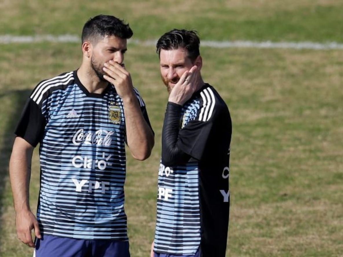¿Se dará? Sergio Agüero y Lionel Messi podrían jugar juntos en el FC Barcelona. / archivo