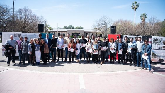 La Ciudad entregó los premios del concurso para la puesta en valor de la Fuente Histórica del Área Fundacional