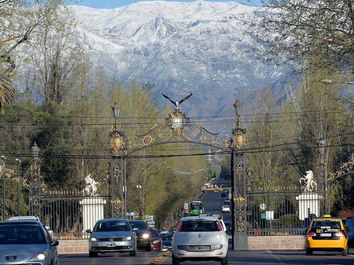 Se espera un miércoles agradable en Mendoza, con nevadas en cordillera. Foto: Orlando Pelichotti / Los Andes