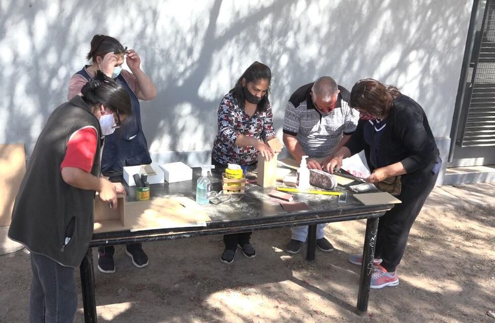 Los talleres socio productivos de Godoy Cruz, una herramienta que acerca a los vecinos al emprendimiento propio