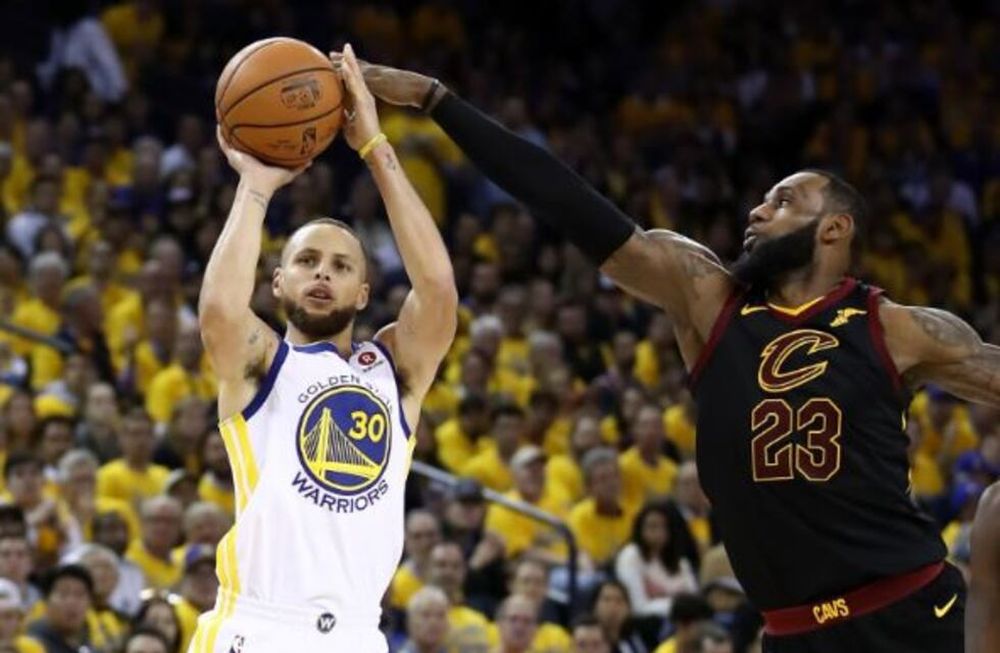 NBA: Golden State ganó el primer juego de la serie final en el suplementario