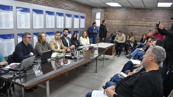 Jerónimo Shantal y Leonardo Fernández, junto a equipos técnicos del Ministerio de Energía y Ambiente, expusieron ante las comisiones de LAC, Ambiente y Economía de la Cámara de Diputados y brindaron detalles de la Declaración de Impacto Ambiental (DIA) del proyecto de exploración de litio “Don Luis y Otro”