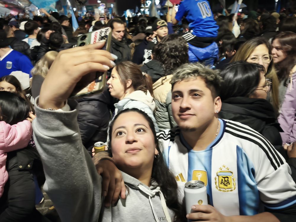 Miles de mendocinos coparon el KM 0 para celebrar el pase de Argentina a semifinales del Mundial 2026