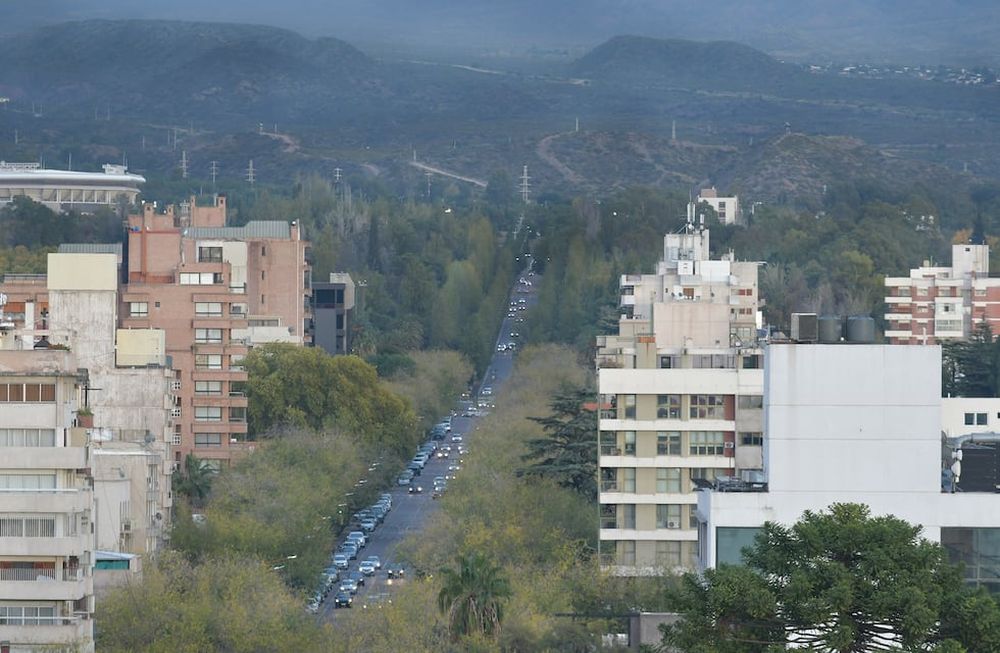 Se deben impulsar políticas públicas que apunten a gestionar más eficientemente el suelo y a promover la construcción de una ciudad más sustentable. / Foto: Orlando Pelichotti