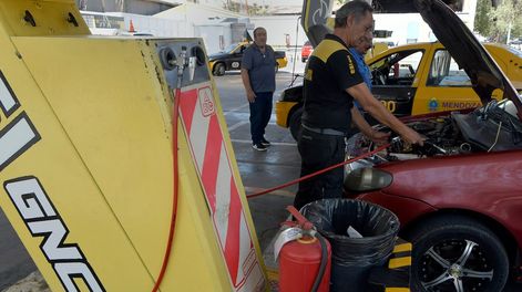 Aumentó el precio del GNC y por ganar clientes se estiró la brecha entre las estaciones de servicio. Foto: Orlando Pelichotti/ Los Andes