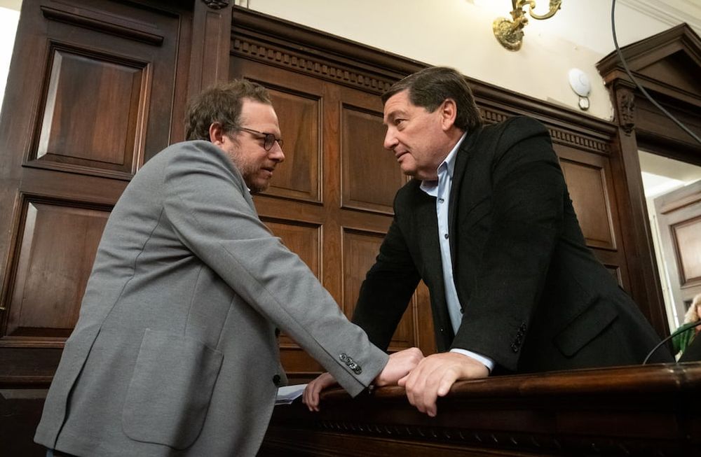 Este lunes en sesión especial los senadores trataron el proyecto presentado por el peronismo que planteaba la derogación del ítem AulaLucas Ilardo junto a Omar Parisi.Foto: Ignacio Blanco / Los Andes