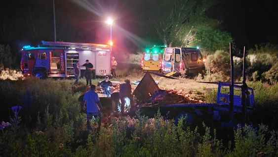 Un trágico accidente de tránsito se registró esta madrugada en Lavalle, donde un hombre murió tras el vuelco de un camión.