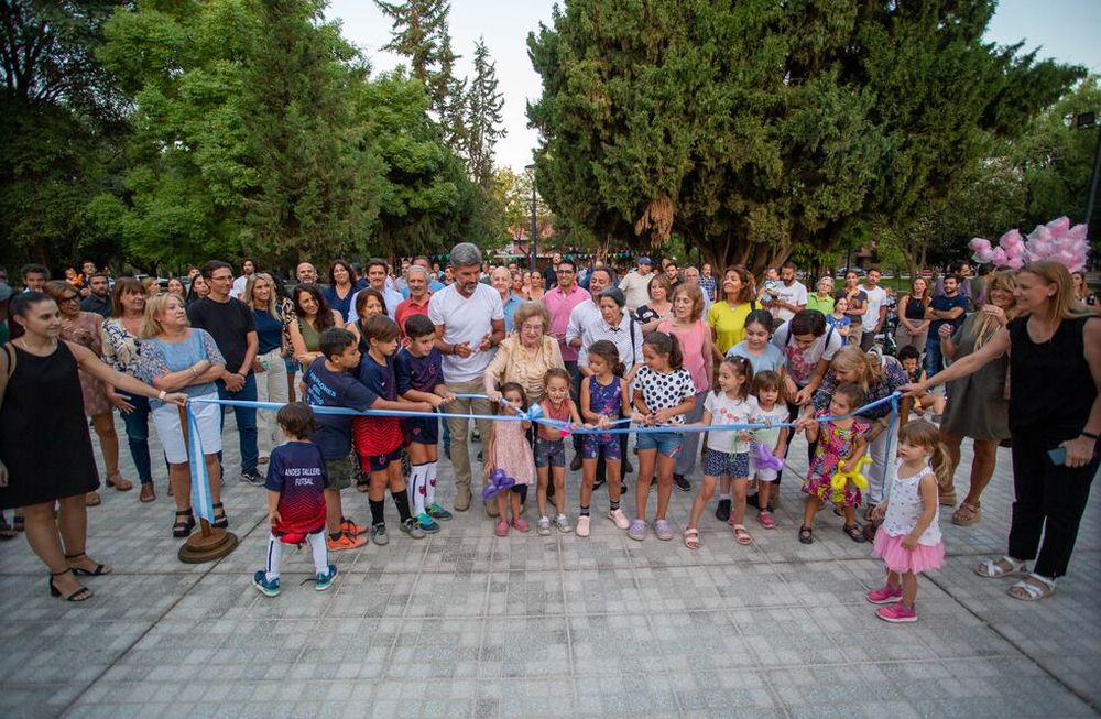 Ulpiano Suarez inauguró la nueva plaza Belgrano junto a vecinos y vecinas de la zona
