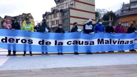 Los Andes | La ceremonia se realizó por la idea de los Herederos de la Causa Malvinas, de hacer un compromiso a todas las generaciones de los Veteranos, ya sean los hijos, como los nietos.