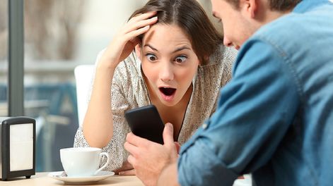El 30% de las noticias falsas en internet están vinculadas con la alimentación, propagándose hasta siete veces más rápido que la información científica, según LLYC.