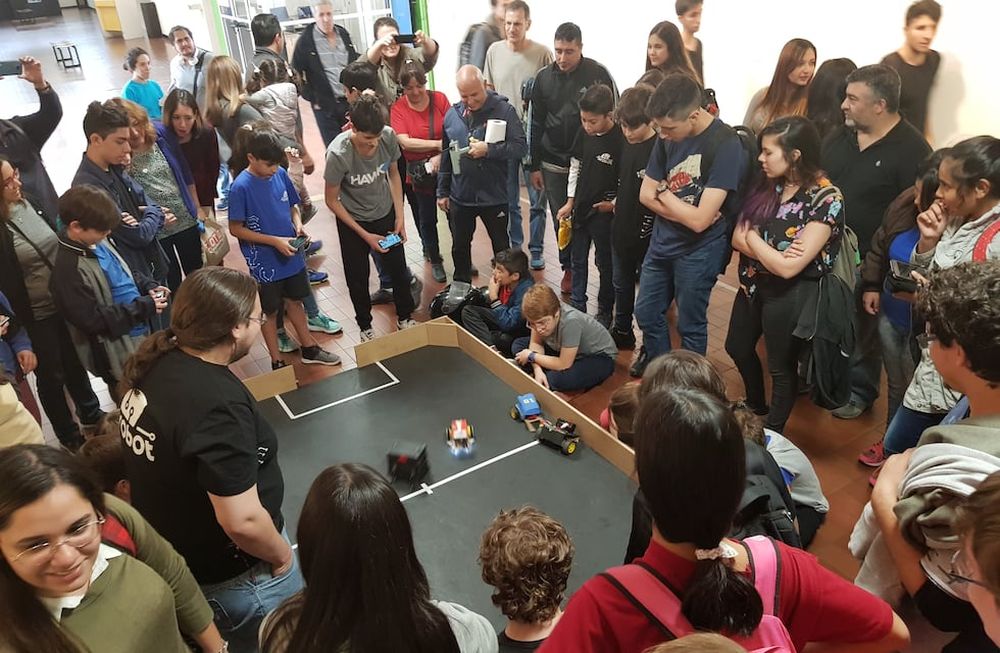 Probot School continúa su labor de formación tecnológica para jóvenes de 8 a 17 años.