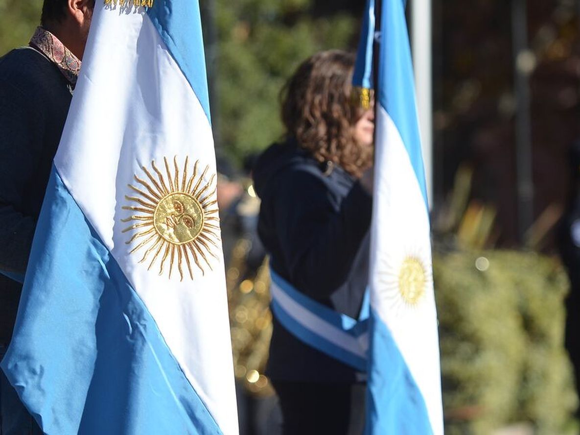 ¿Qué estudiante debe llevar nuestra bandera? - Por Alejandro Castro Santander