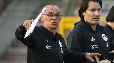 Héctor Cúper confía en poder contar con su máxima figura para el debut ante Uruguay