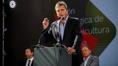 Los Andes | El ministro de Economía, Sergio Massa, participó en Mendoza del tradicional Desayuno Anual de la Corporación Vitivinícola Argentina (COVIAR) y allí anunció un dólar agro.