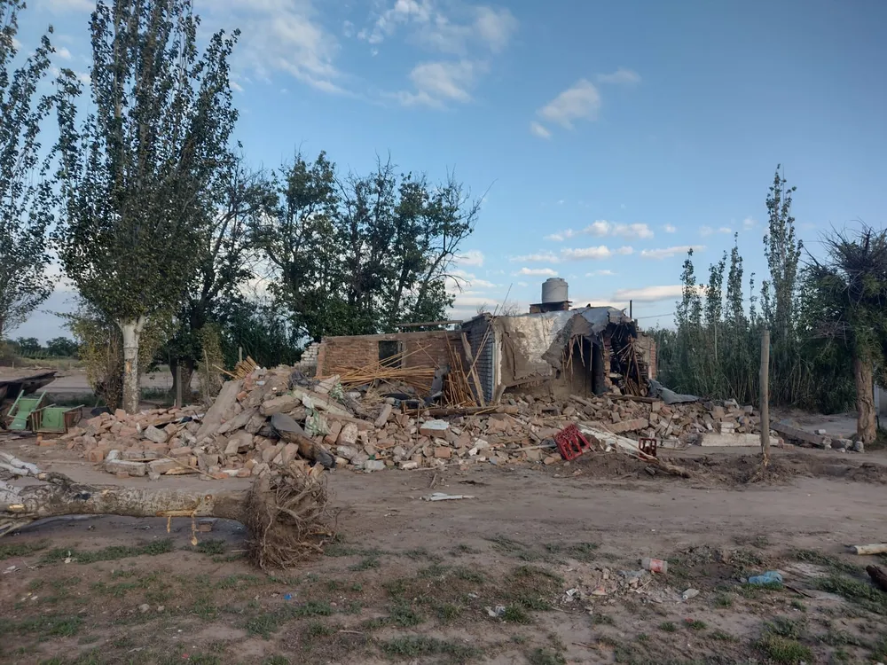 Se destrabó el conflicto por la doble vía: expropiaron y demolieron la casa de Carril Centro. (Enrique Pfaab - Los Andes)