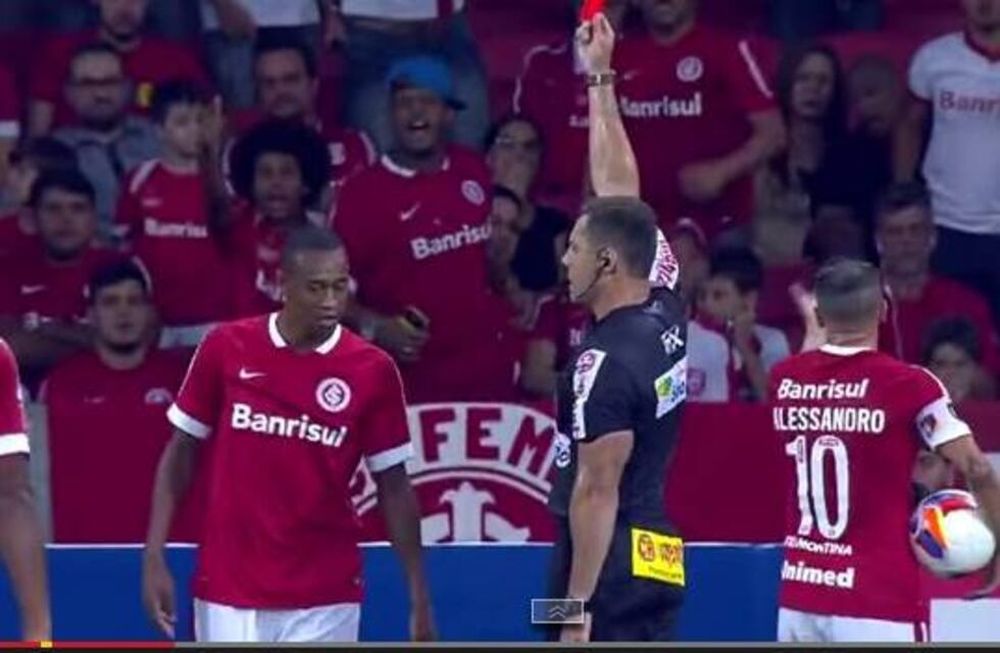 Insólito: un compañero de D´Alessandro en el Inter se fue expulsado por insultar a su propia hinchada
