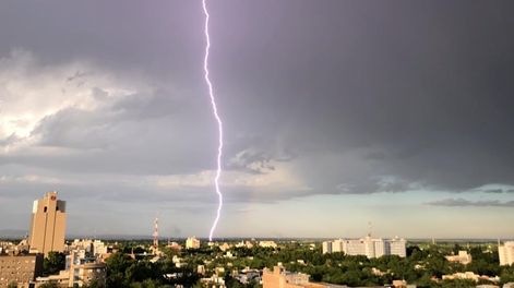 Familias asistidas, árboles caídos y transformadores en cortocircuito: el relevamiento de la fuerte tormenta en Mendoza.
