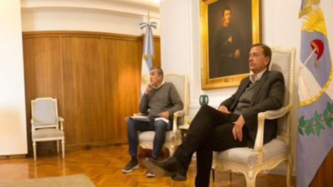 Suárez y Vaquié. Durante la reunión, el gobernador y el ministro de Economía escucharon las propuestas y se comprometieron a darles seguimiento.