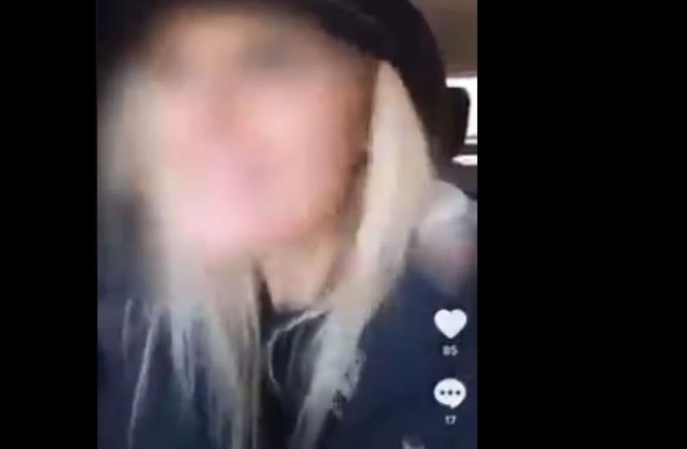 Tik Tok. La mujer se filmó manejando y después subió los videos a las redes. (Captura)