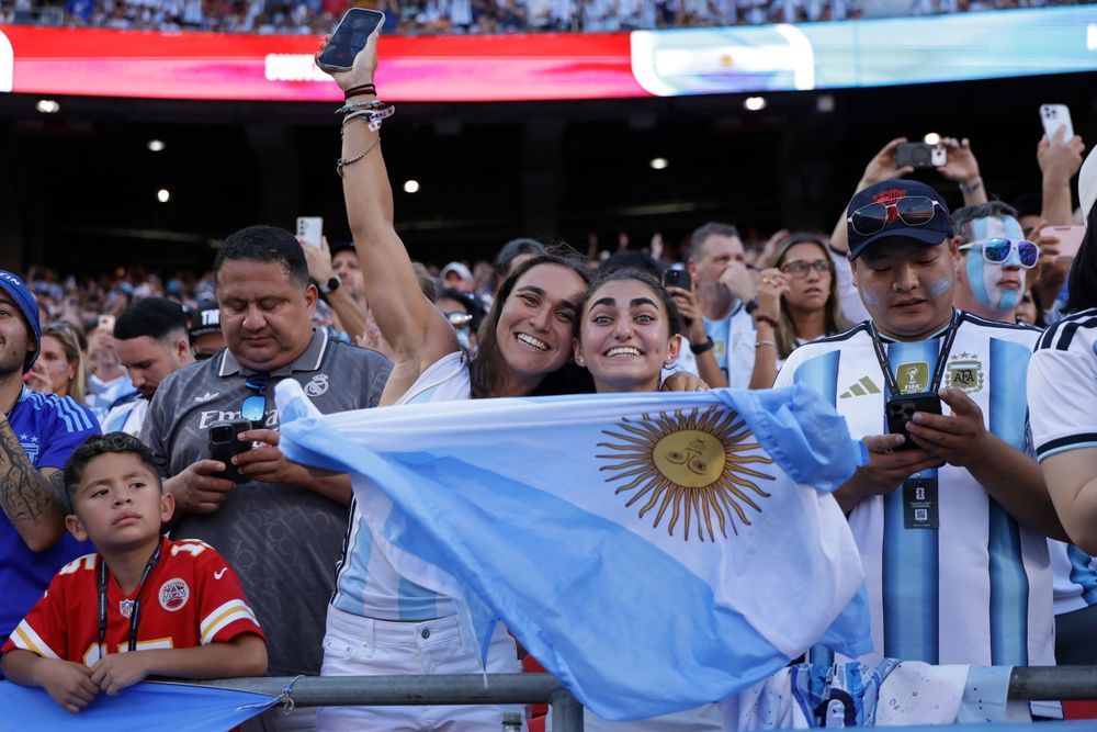El color de los hinchas de la Selección Argentina ante Suiza