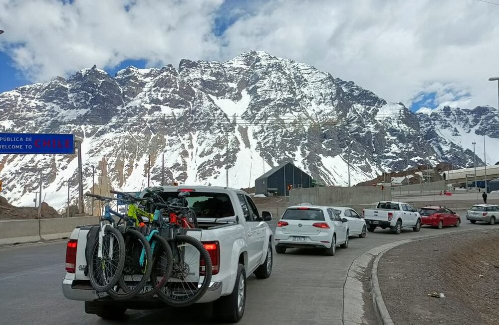 Fin de semana caótico: Suárez le reclamó a la Nación medidas para agilizar el paso internacional