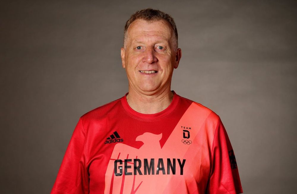 El director deportivo de la Federación Alemana de Ciclismo fue expulsado de los Juegos Olímpicos Tokio 2020 por insultos racistas. / Gentileza.