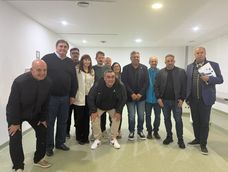 Chiqui Tapia estuvo en Bahía Blanca y entregó todo lo recaudado por la Selección Argentina en la práctica formal de fútbol que realizó junto al Sub 20 en cancha de Huracán.&nbsp;