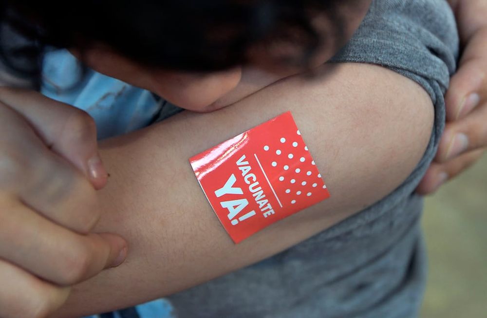 Mendoza ya comenzó a vacunar a chicos de más de 3 años y avanza con la inmunización de casi toda la población. Foto: Orlando Pelichotti / Los Andes