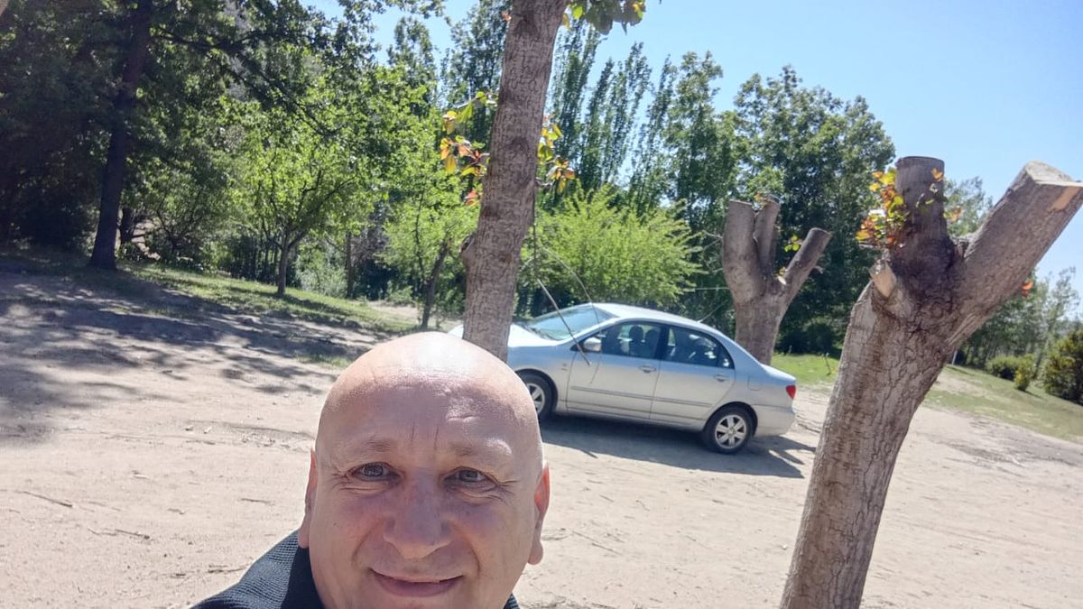 Llevaba dos días viviendo en su auto y lo remolcó la grúa: p