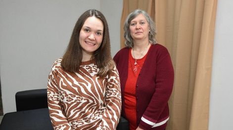 Los Andes | Graciela y Verónica estudiaban y trabajaban, por lo que recibirse implicó un gran esfuerzo. Se inscribieron en el profesorado en 2017 y cinco años después se graduaron. Foto: José Gutiérrez / Los Andes
