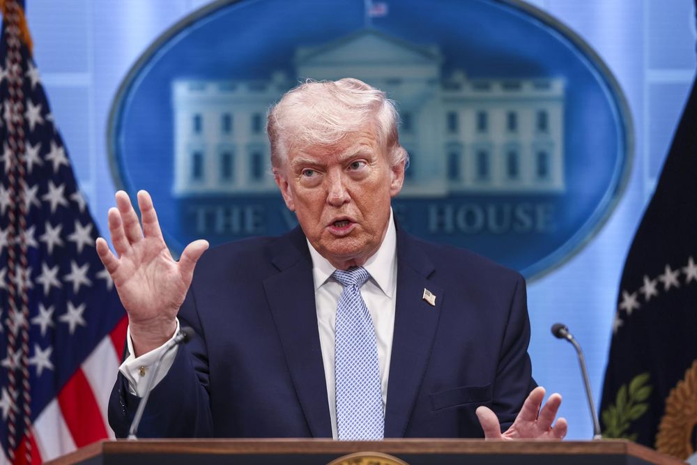 El presidente estadounidense Donald Trump aceptó frenar bombardeos en Irán por dos semanas.