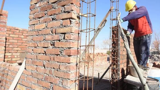 En el país se han perdido alrededor de 150.000 puestos de trabajo directos e indirectos por la crisis de la construcción. - Foto: Archivo / Los Andes