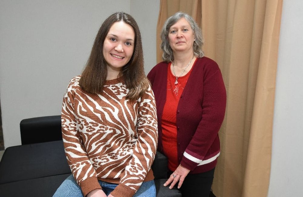 Graciela y Verónica estudiaban y trabajaban, por lo que recibirse implicó un gran esfuerzo. Se inscribieron en el profesorado en 2017 y cinco años después se graduaron. Foto: José Gutiérrez / Los Andes