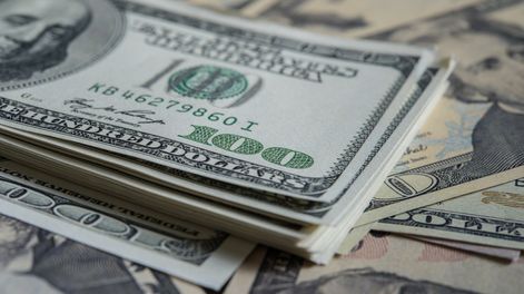 El valor del dólar alcanzó un valor récord en el mercado oficial en solo cuatro días de julio. 
