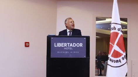 Alfredo Cornejo, el único orador en un encuentro en Buenos Aires con los principales empresarios petroleros del país.