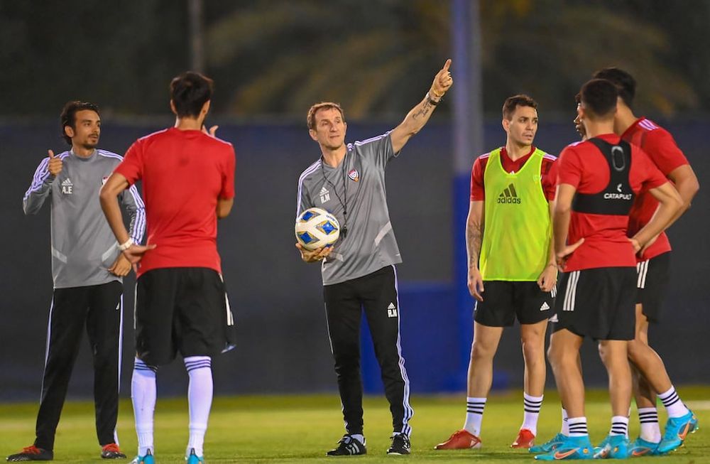 El entrenador argentino de Emiratos Árabes Unidos habló sobre el amistoso frente a la Selección Argentina.