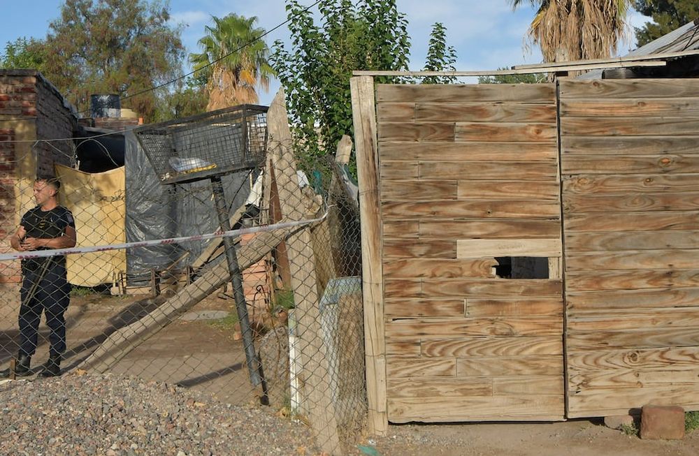 Crimen en Las Heras. Caso Rocío Fabiana Flores. La víctima embarazada estaba en su casa ubicada en calle Aristóbulo del Valle al 1.676 de El Algarrobal cuando fue baleada. Foto: Orlando Pelichotti / Los Andes
