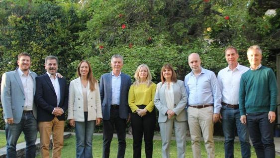Hebe Casado (al centro), junto a la cúpula del Pro en Capital Federal. Aparecen Mauricio Macri, Patricia Bullrich y Horacio Rodríguez Larreta, entre otros.