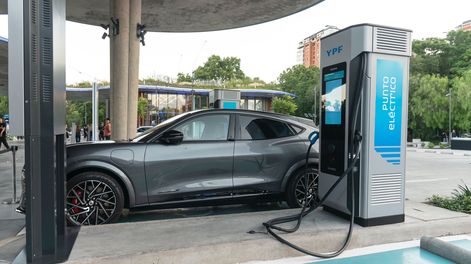 Autos eléctricos: baja de aranceles y fuerte apuesta por los híbridos. Foto: Daniel Caballero